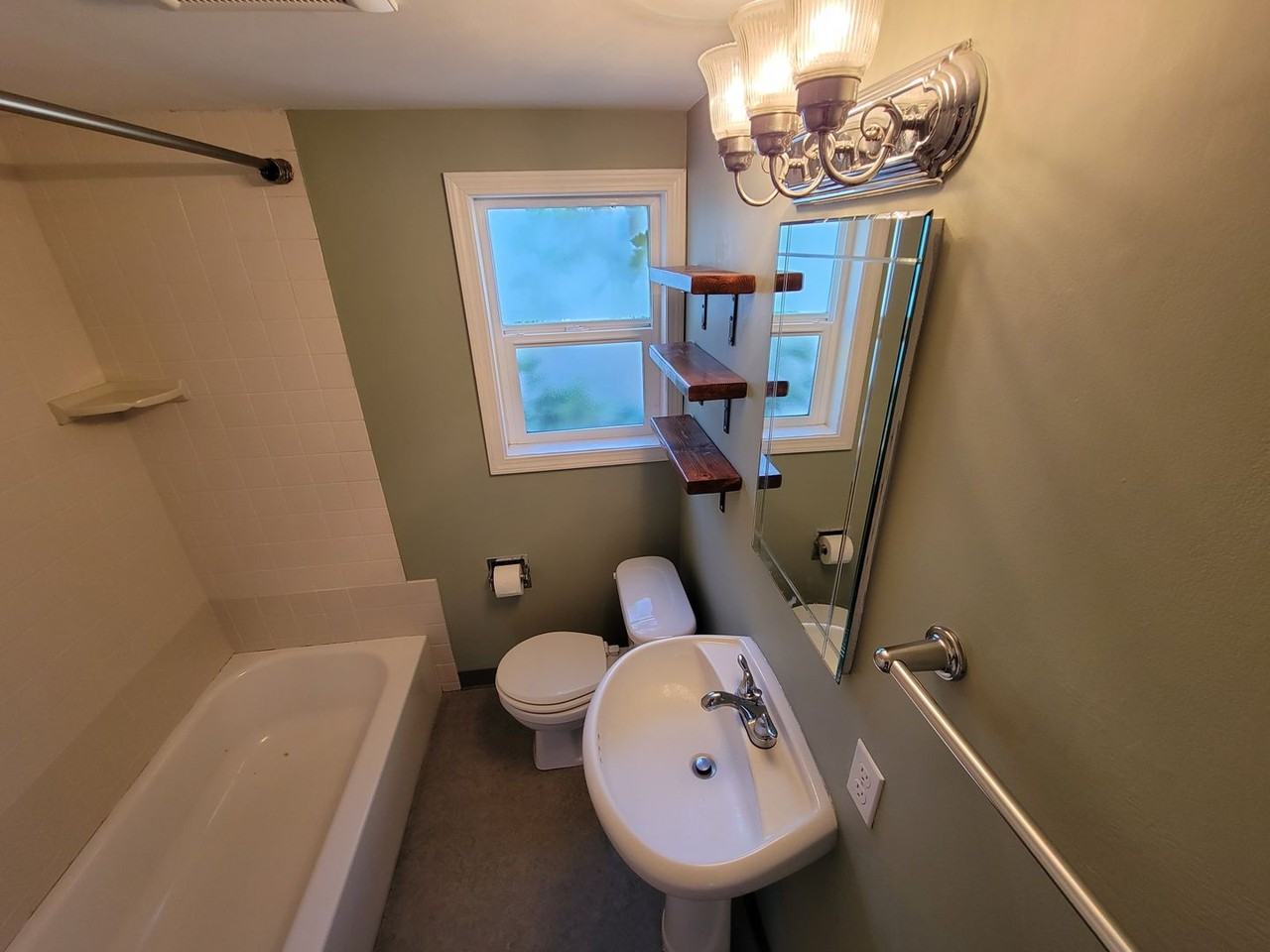 9225 Wallingford Ave N - Photo 6 of 25