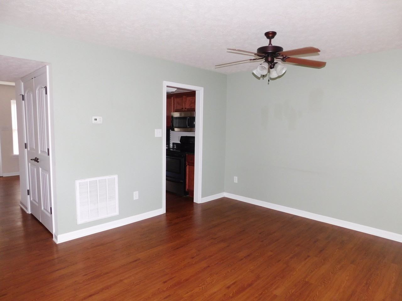 122 Old Tavern Cir - Photo 2 of 7