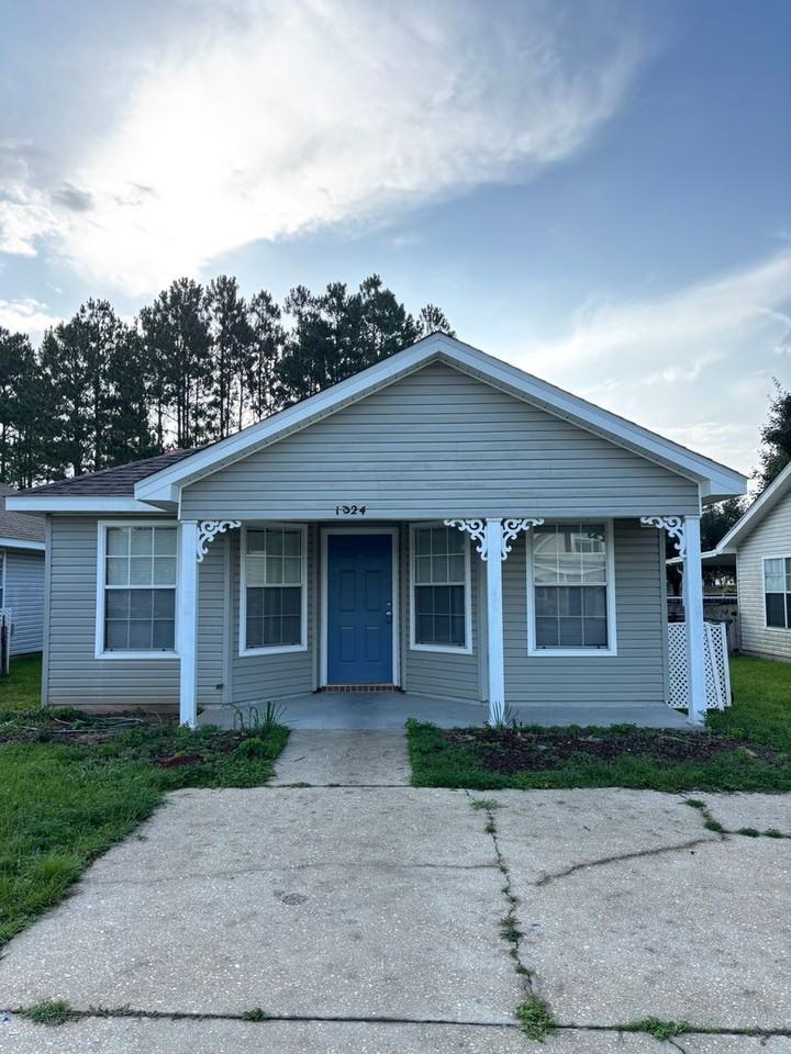 1324 Jasper St - Photo 2 of 14