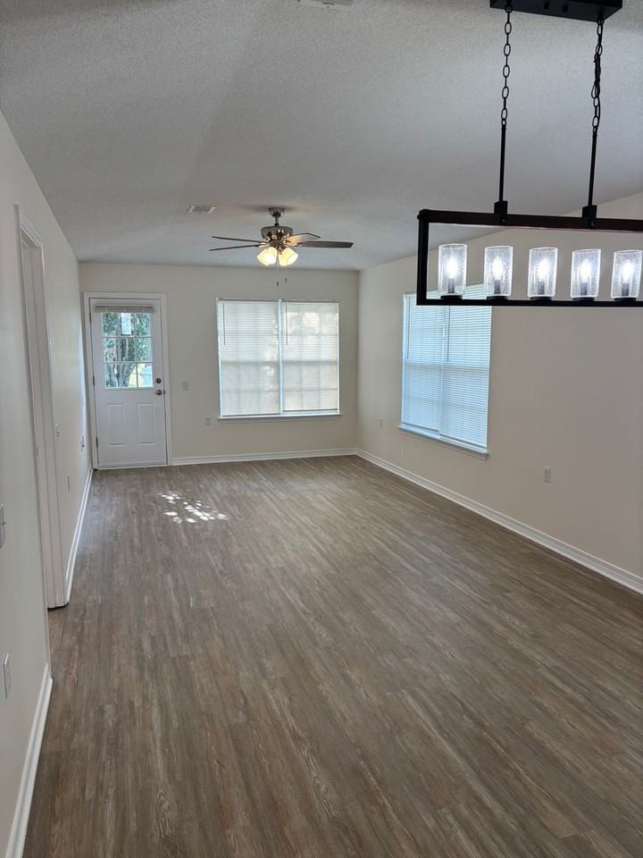 1324 Jasper St - Photo 3 of 14