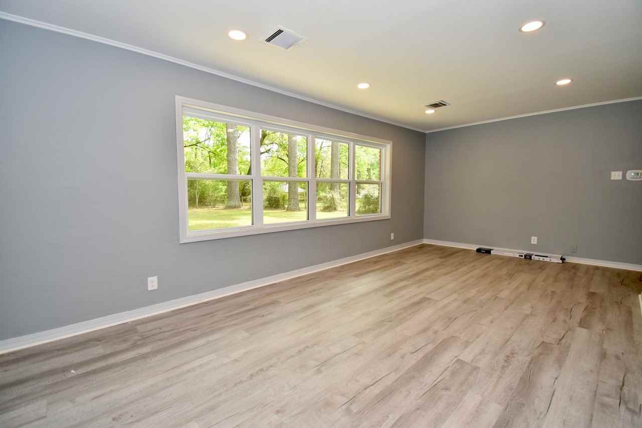 1309 Robinette Dr - Photo 3 of 16