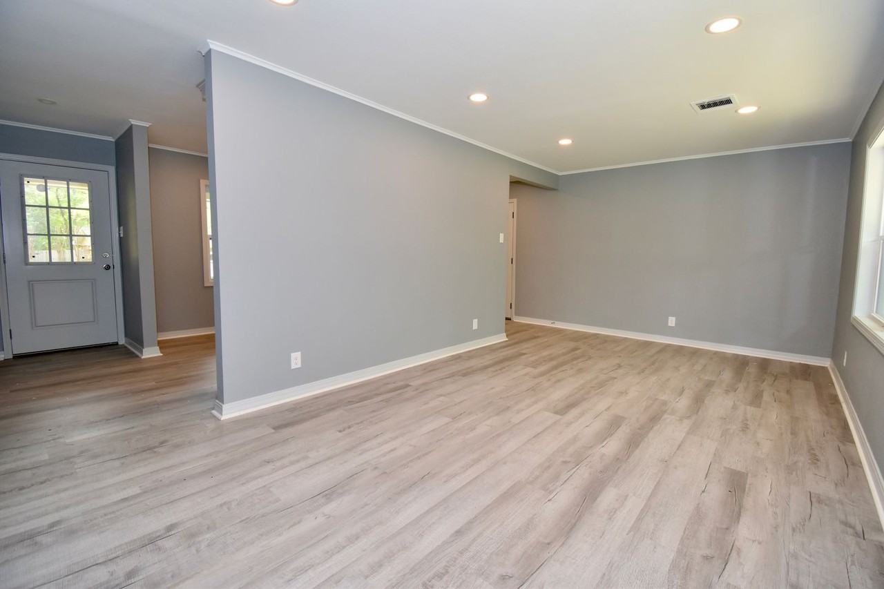 1309 Robinette Dr - Photo 4 of 16