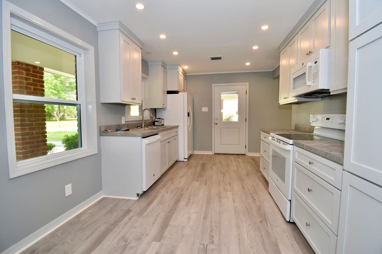 1309 Robinette Dr - Photo 6 of 16