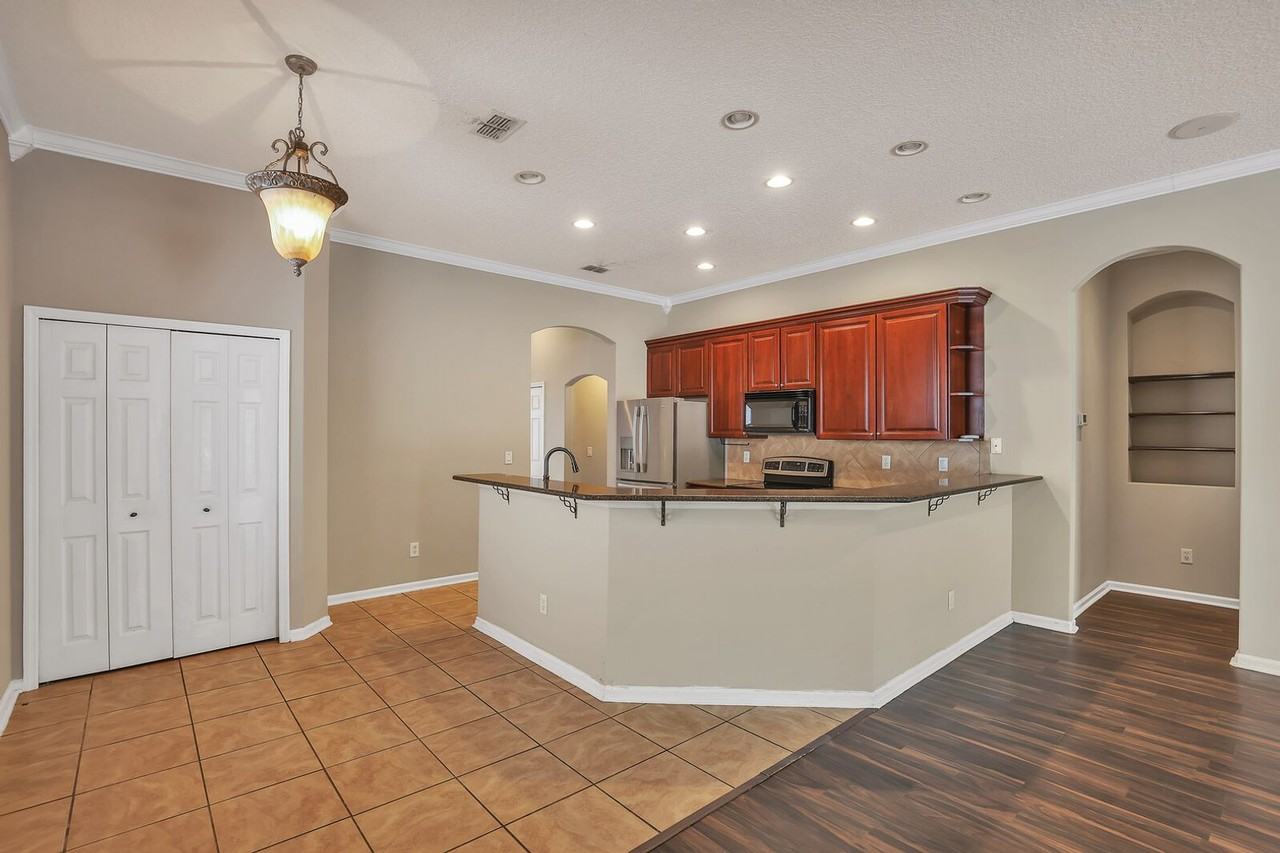 860 Briarcreek Rd - Photo 4 of 24