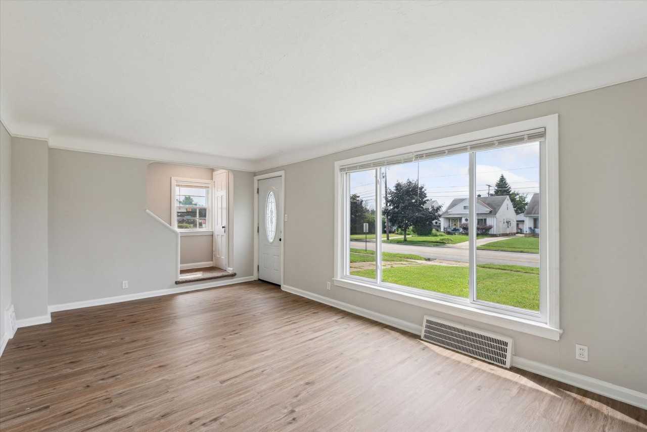 20107 Libby Rd - Photo 2 of 21