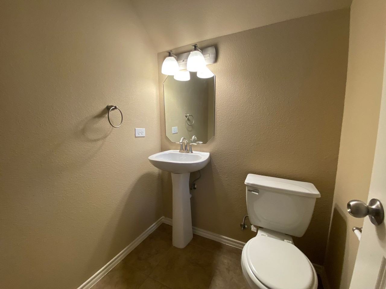 27039 Trinity Bnd - Photo 6 of 24