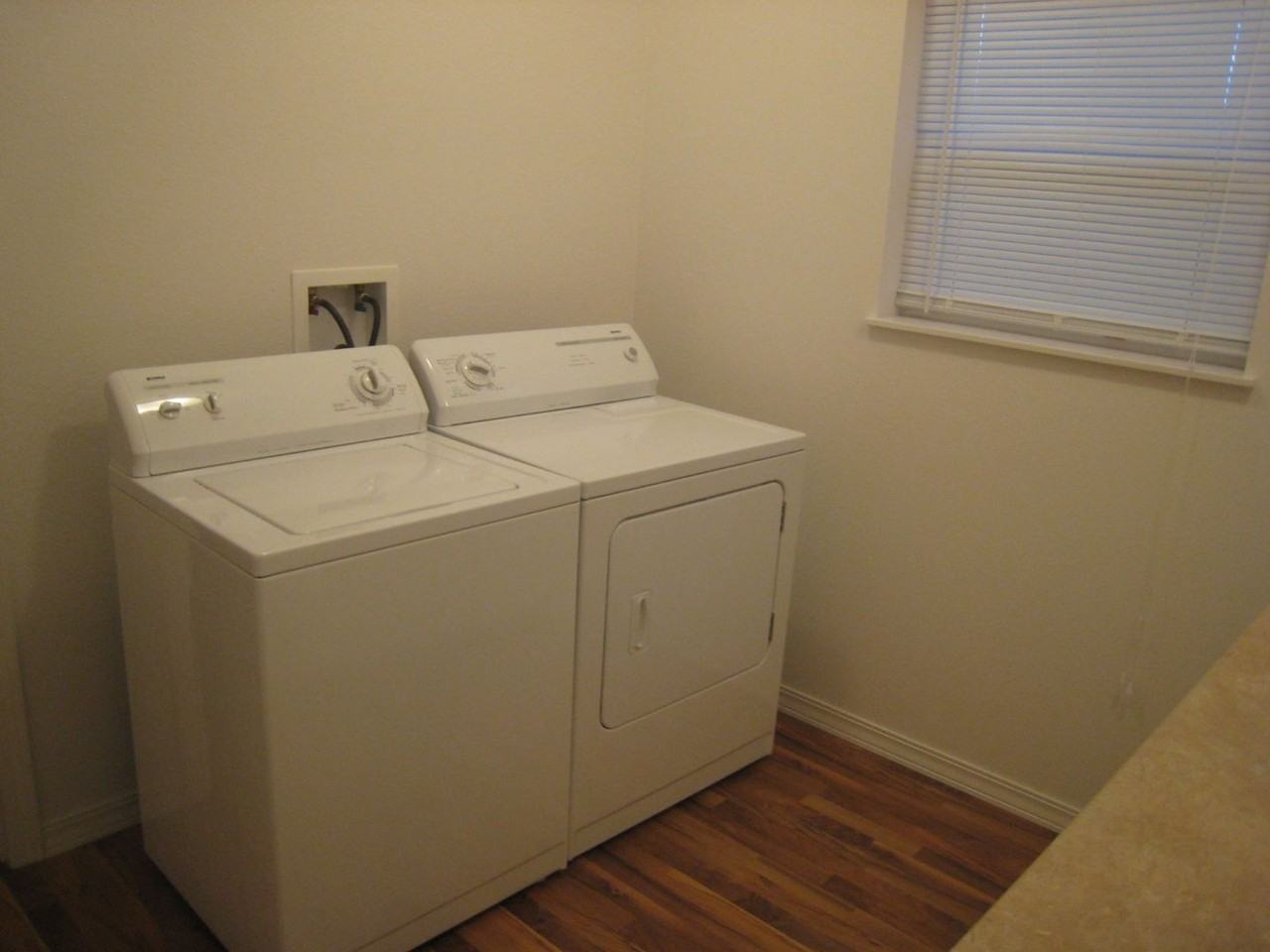 721 Desmet St - Photo 7 of 13
