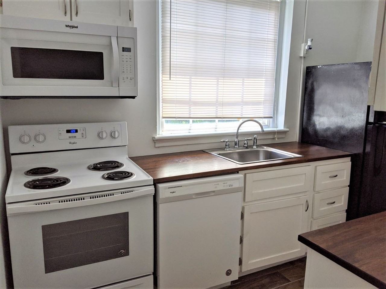 401 Waccamaw Ave - Photo 2 of 11