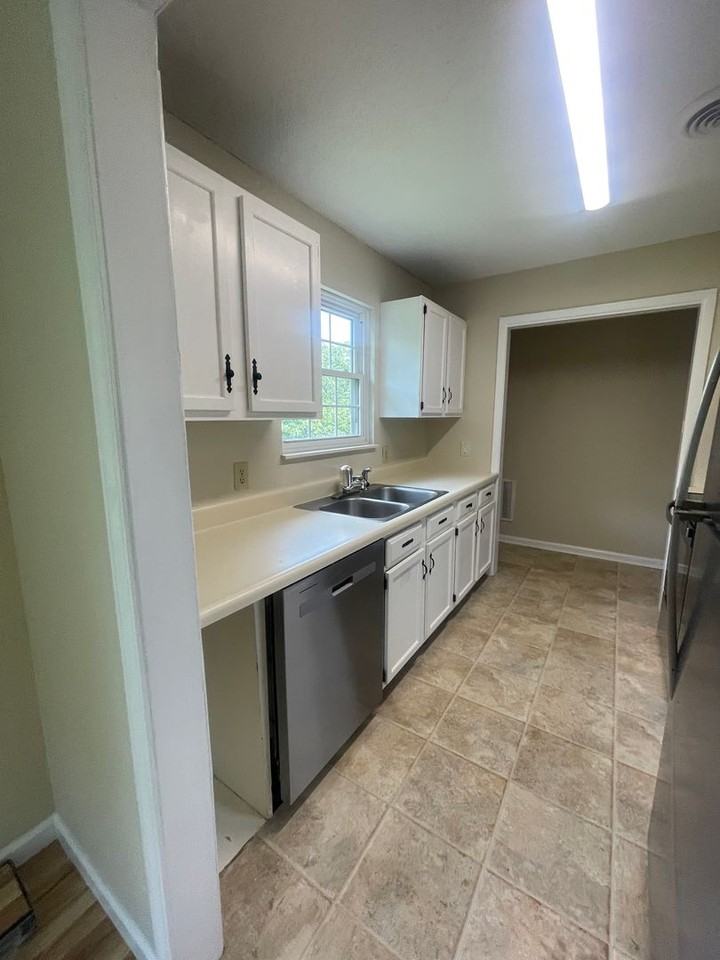 275 Cherokee Trl - Photo 2 of 24