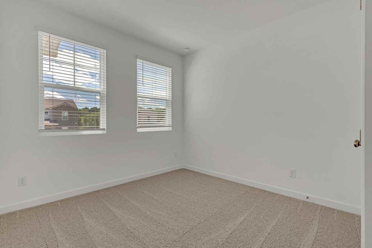 172 Millbrook Dr - Photo 4 of 21