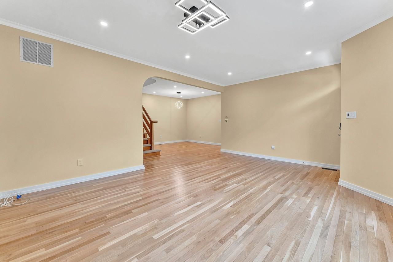 119 Saint Clair Ct - Photo 3 of 23