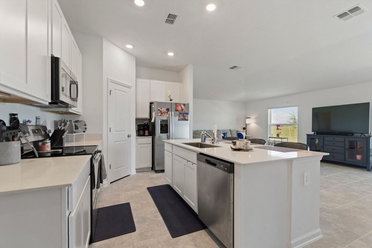 656 Daring Dr - Photo 6 of 40