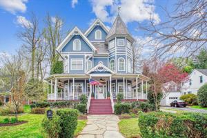 featured image of 1009 Madison Ln