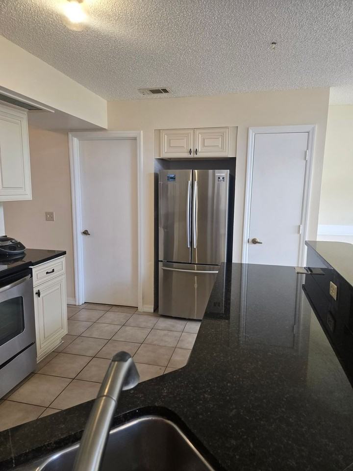 838 Honolulu Woods Ln - Photo 4 of 8