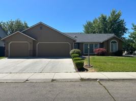 featured image of 853 E Hawk St