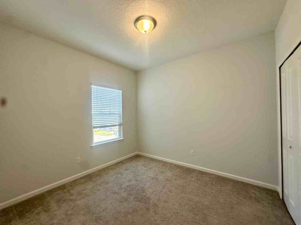 215 Pine Bluff Dr - Photo 3 of 28