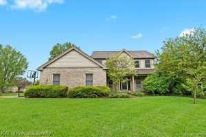 featured image of 4870 Lytham Ln