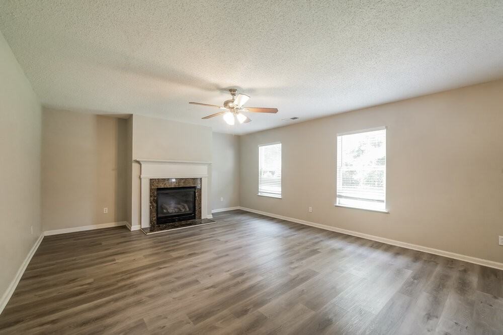 1027 Sycamore Ln - Photo 5 of 17