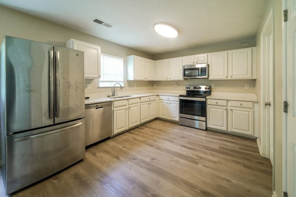 1027 Sycamore Ln - Photo 7 of 17