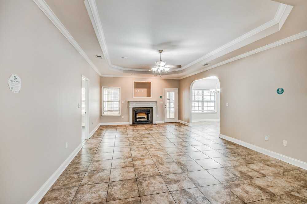 600 Waterford Ln - Photo 3 of 16