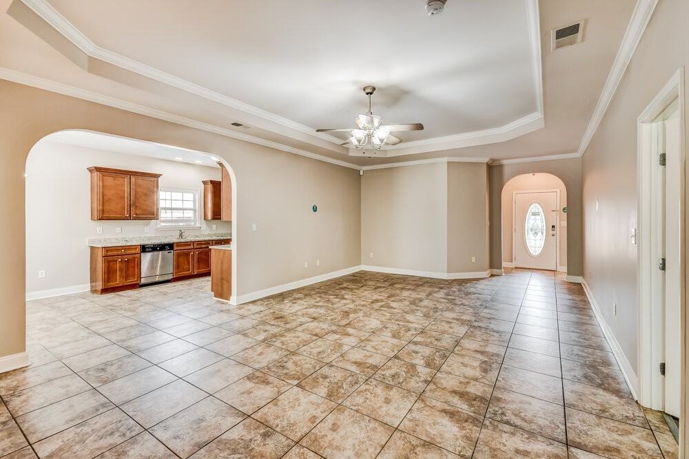 600 Waterford Ln - Photo 4 of 16