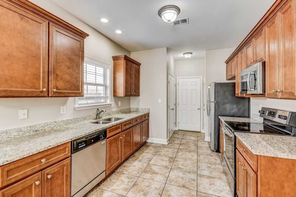 600 Waterford Ln - Photo 6 of 16