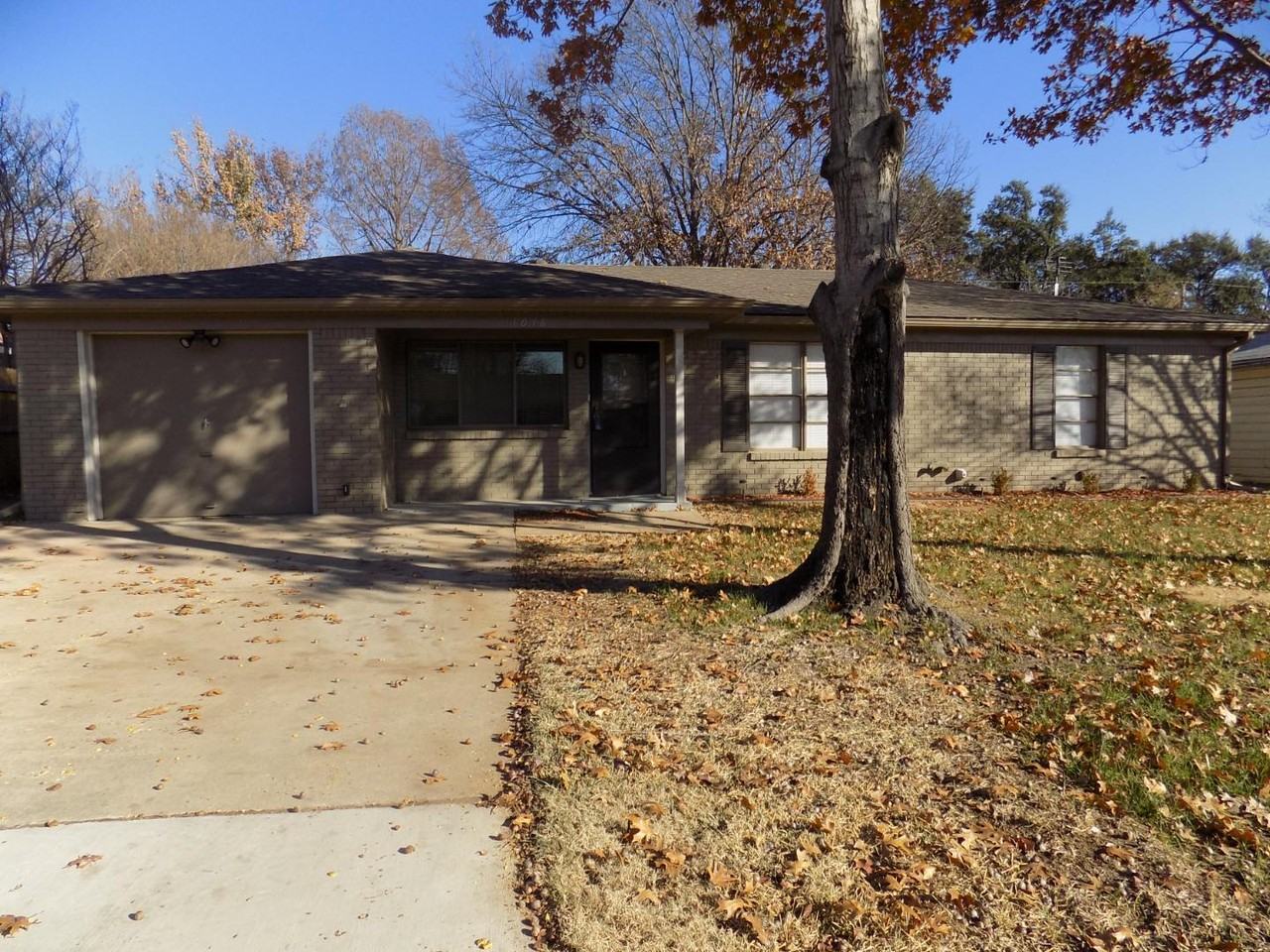 1016 Billie Ruth Ln - Photo 2 of 20