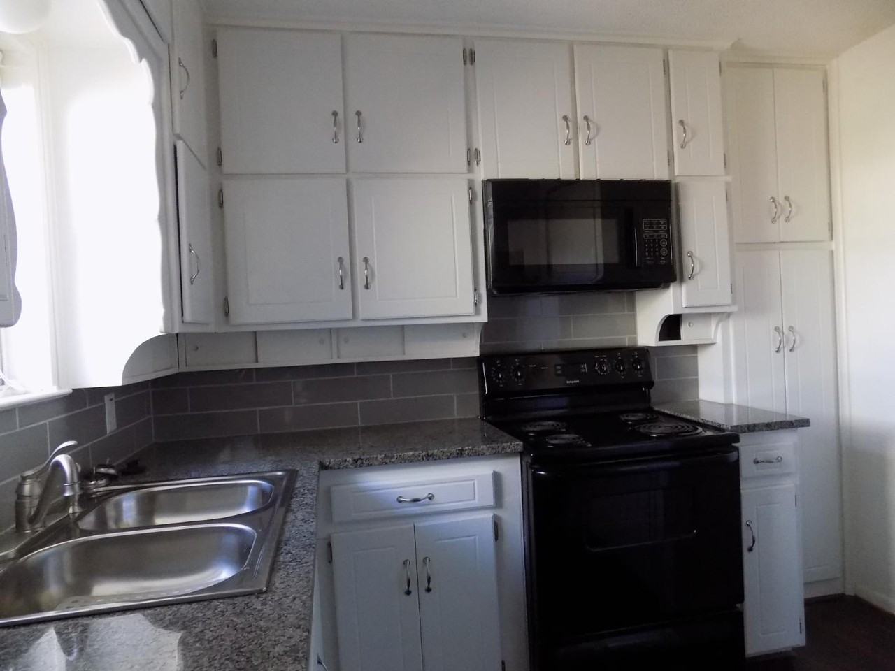 1016 Billie Ruth Ln - Photo 3 of 20