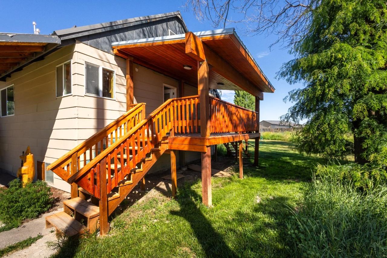 211 N 3900 E - Photo 2 of 10