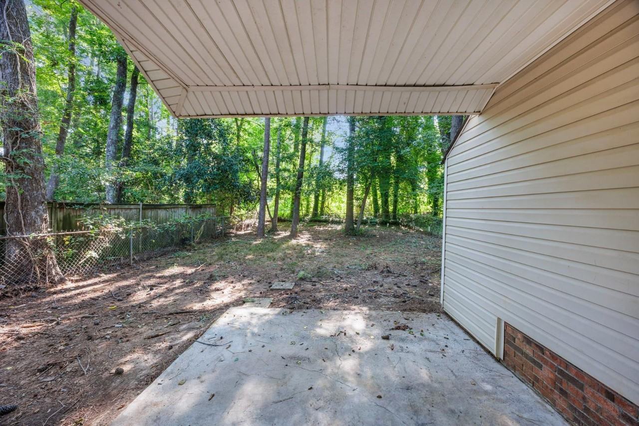 313 Friarsgate Blvd - Photo 3 of 9