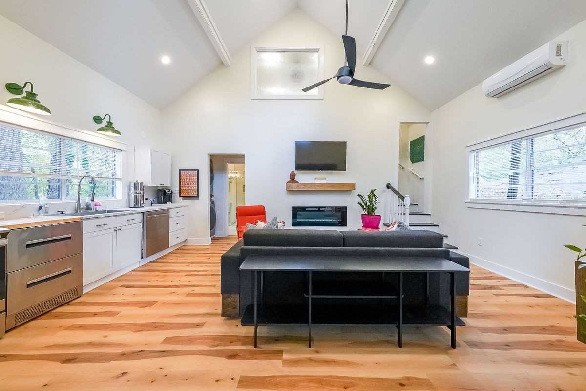 478 Clubhouse Dr - Photo 3 of 17