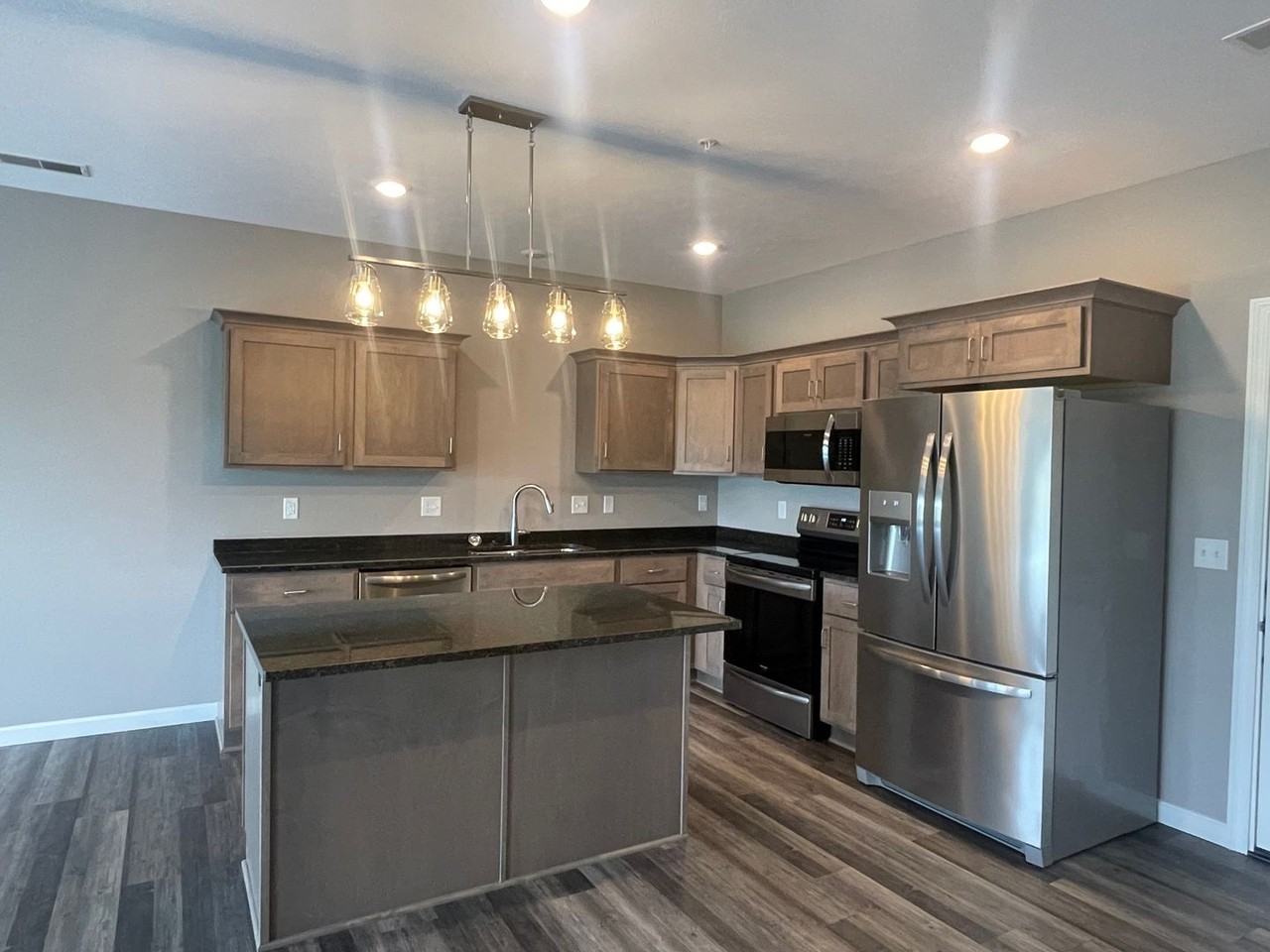 L40 - Photo 2 of 17