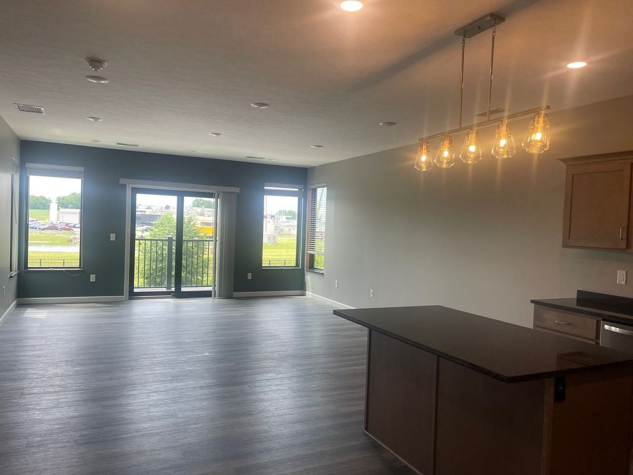 L40 - Photo 3 of 17