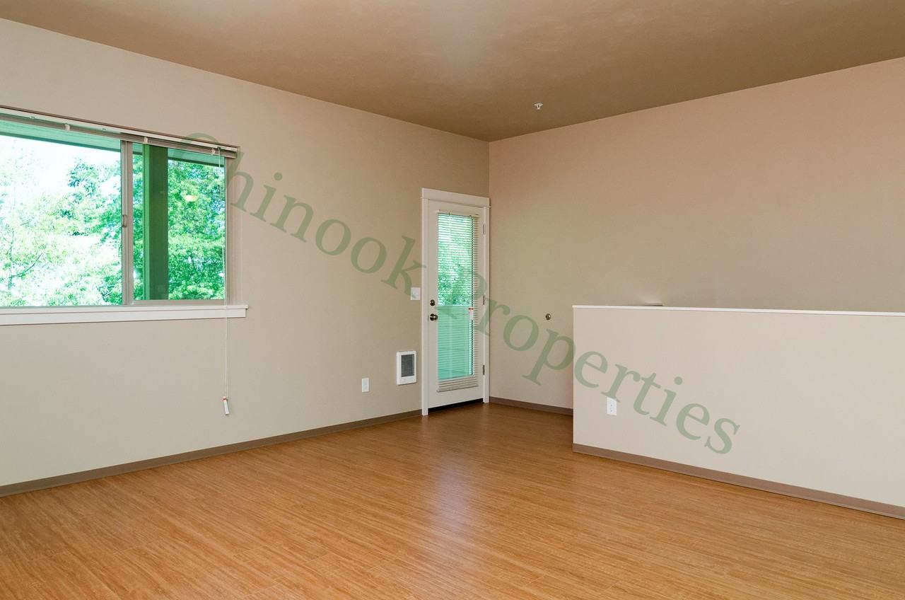 585 E 14th Ave #4 - Photo 3 of 18