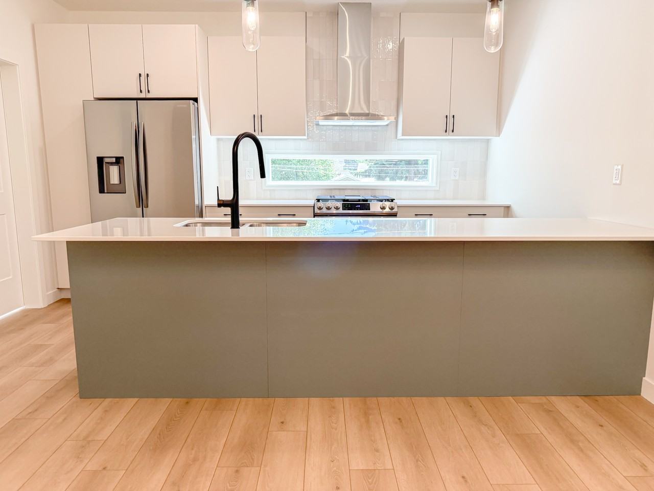 12407 122 Ave Nw - Photo 2 of 20