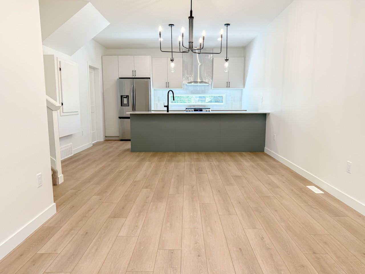 12407 122 Ave Nw - Photo 3 of 20