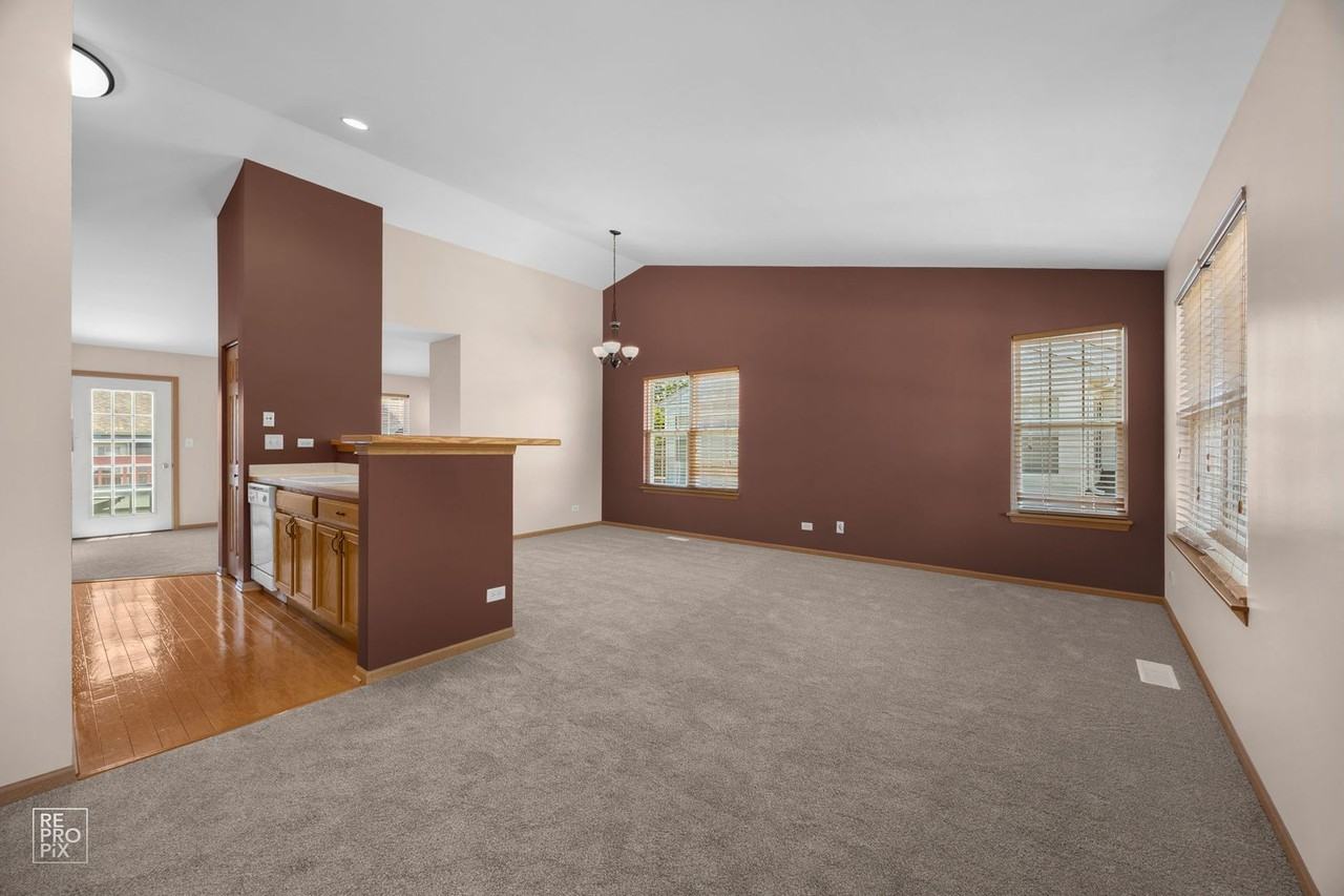 2532 Golf Ridge Cir - Photo 2 of 12