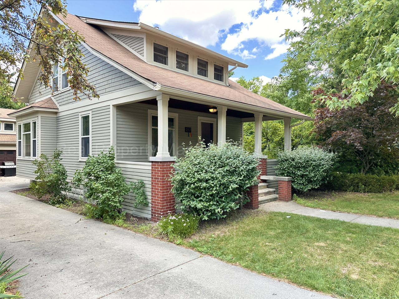 217 Gardenia Ave - Photo 2 of 30