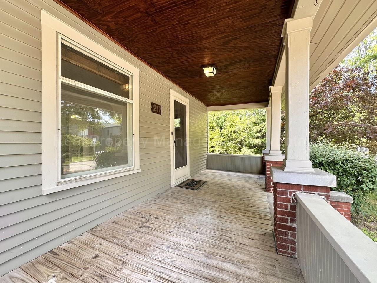 217 Gardenia Ave - Photo 3 of 30