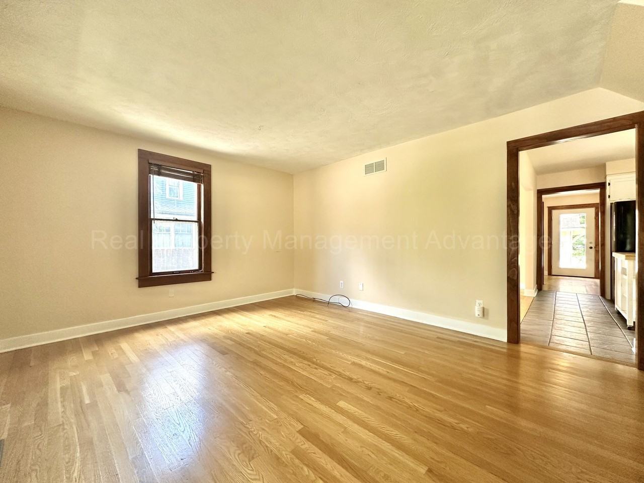 217 Gardenia Ave - Photo 4 of 30