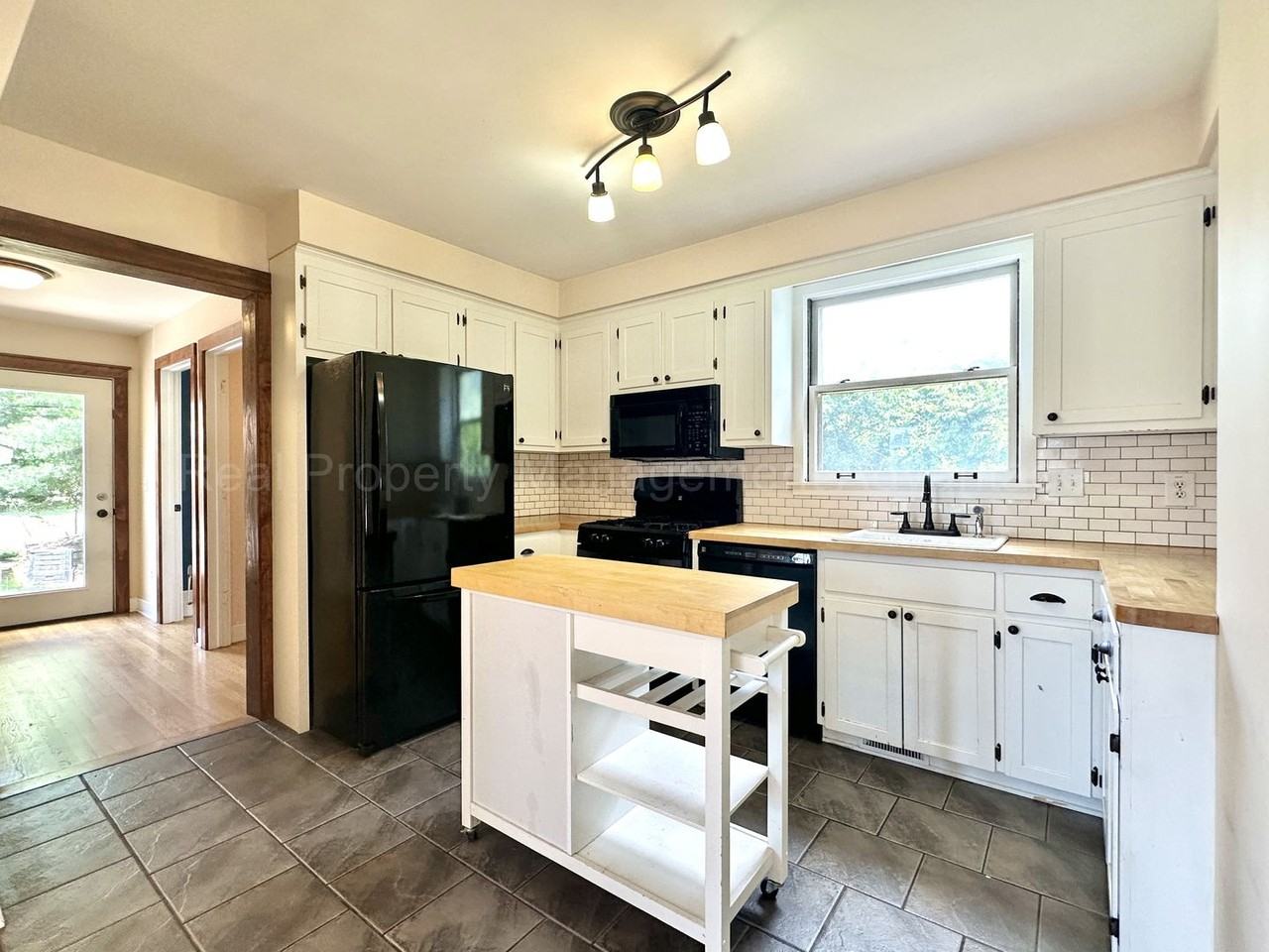 217 Gardenia Ave - Photo 6 of 30