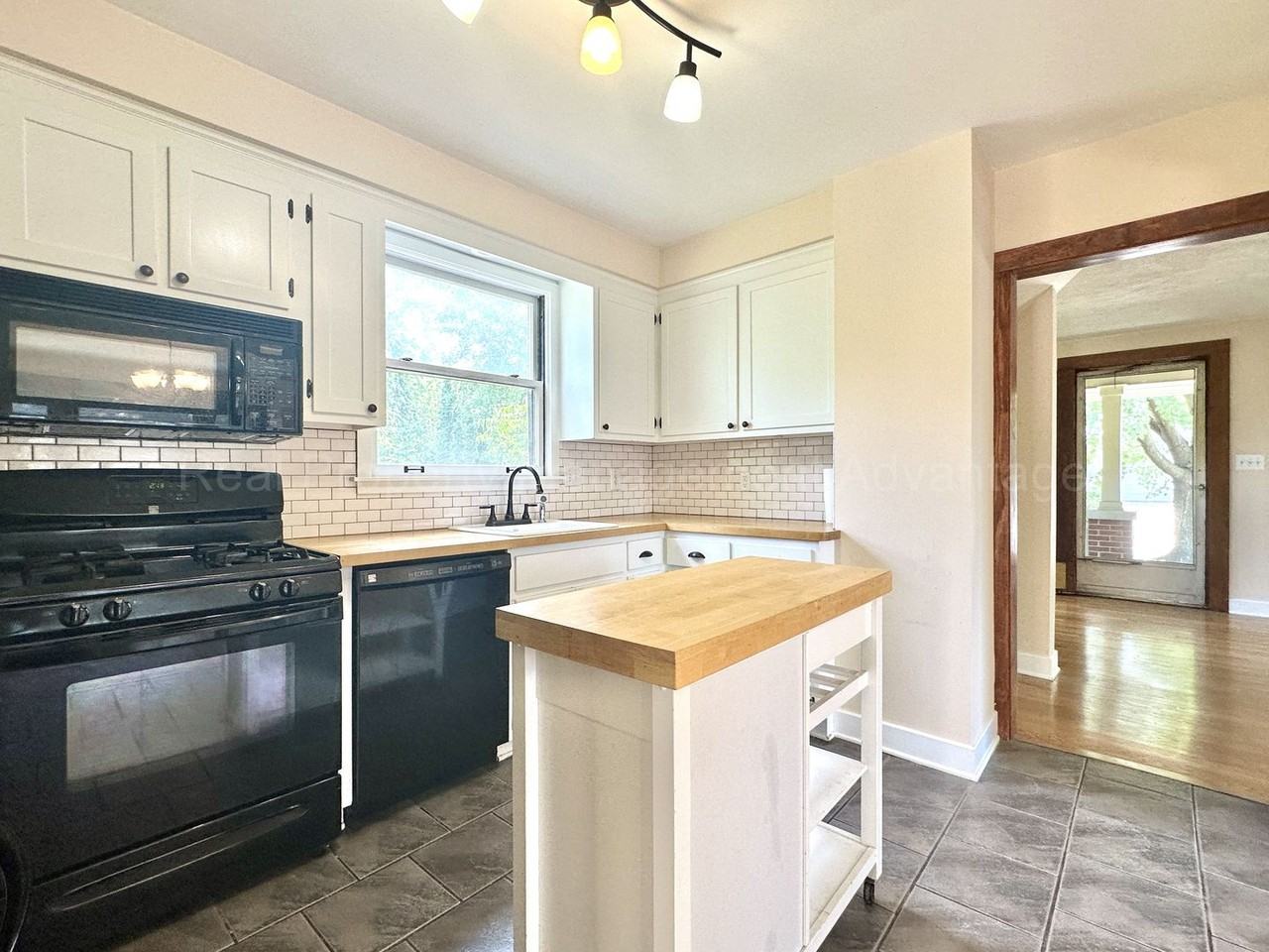 217 Gardenia Ave - Photo 7 of 30
