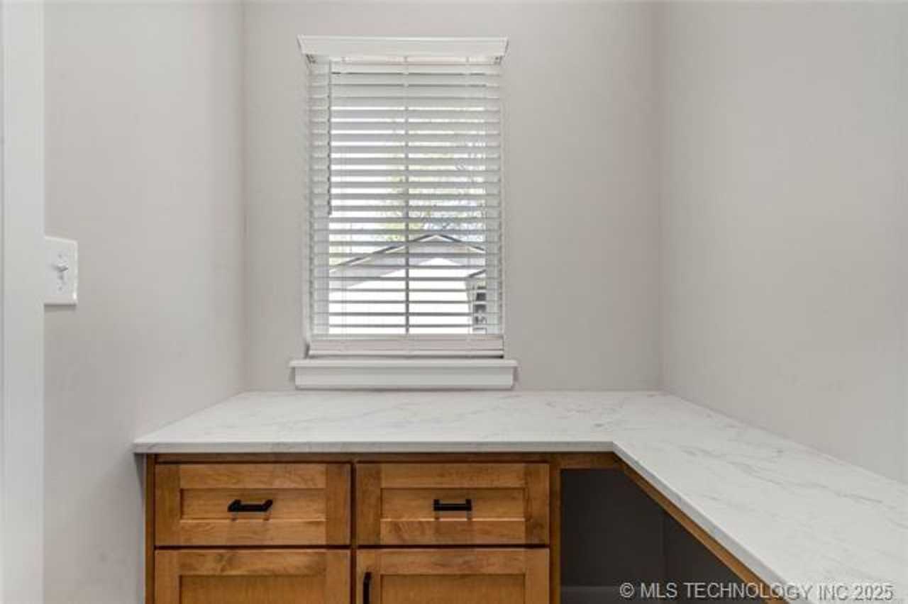 28801 E 141st St S - Photo 3 of 32