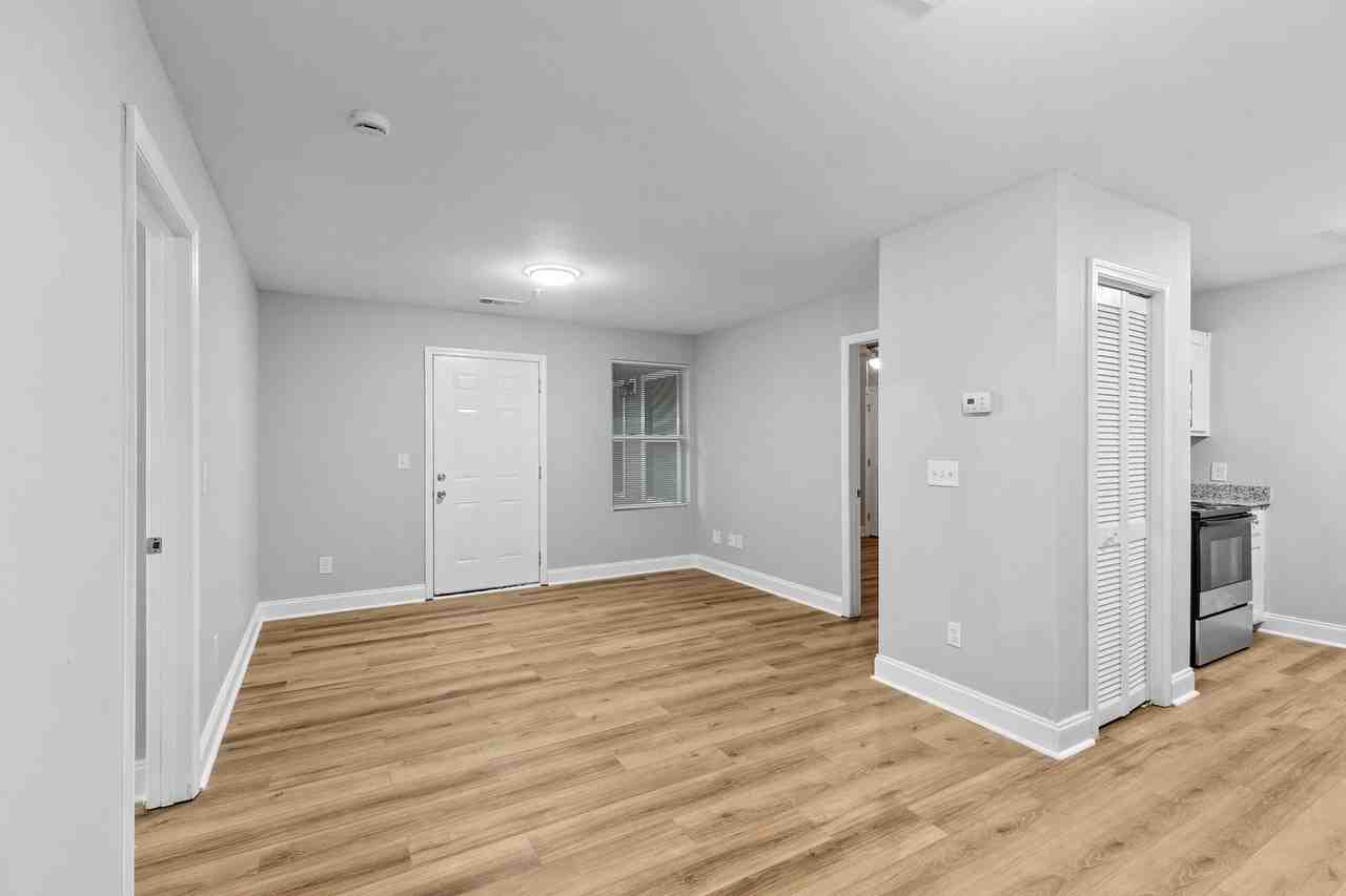 Crestview Apartments - Photo 5 of 25