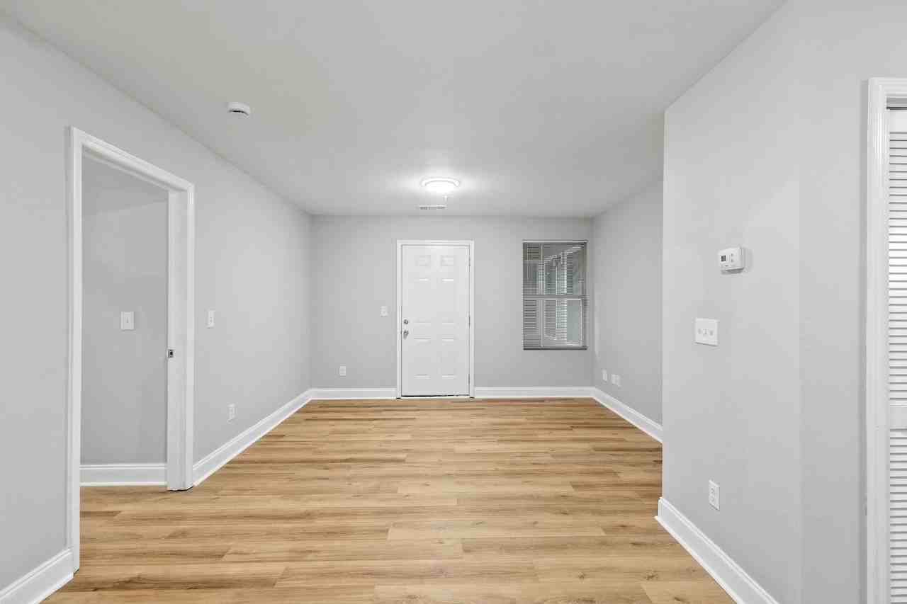 Crestview Apartments - Photo 6 of 25