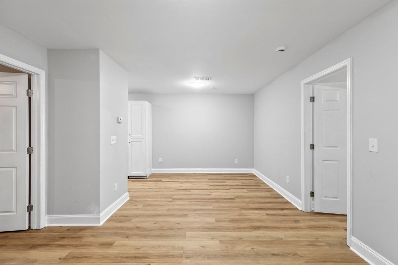 Crestview Apartments - Photo 7 of 25