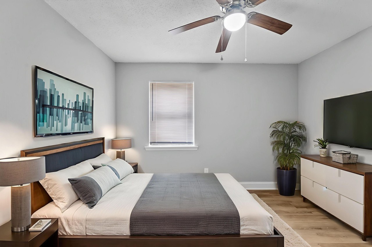 Pineview Apartments - Photo 3 of 50