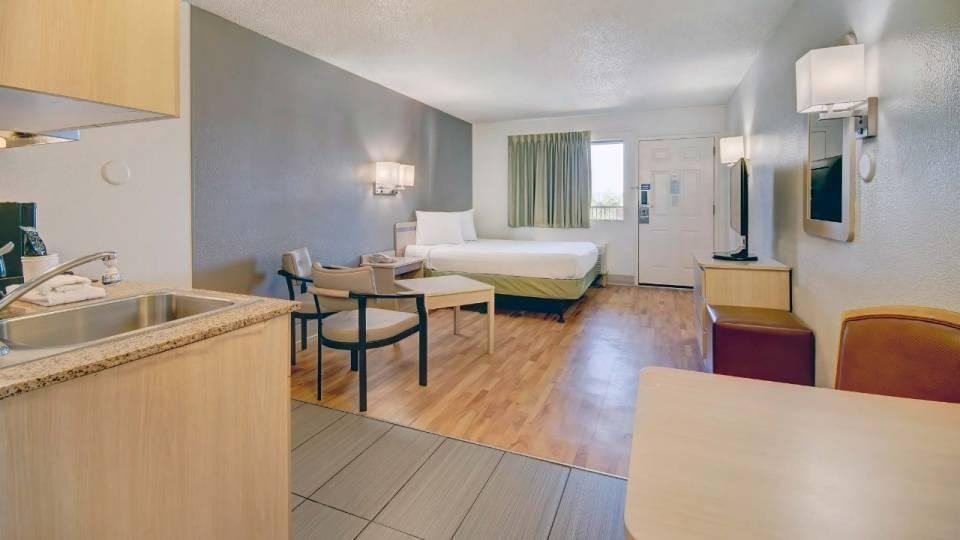 4950 Outlet Center - Photo 4 of 12