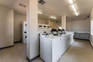 featured image of 1091 W Beta St