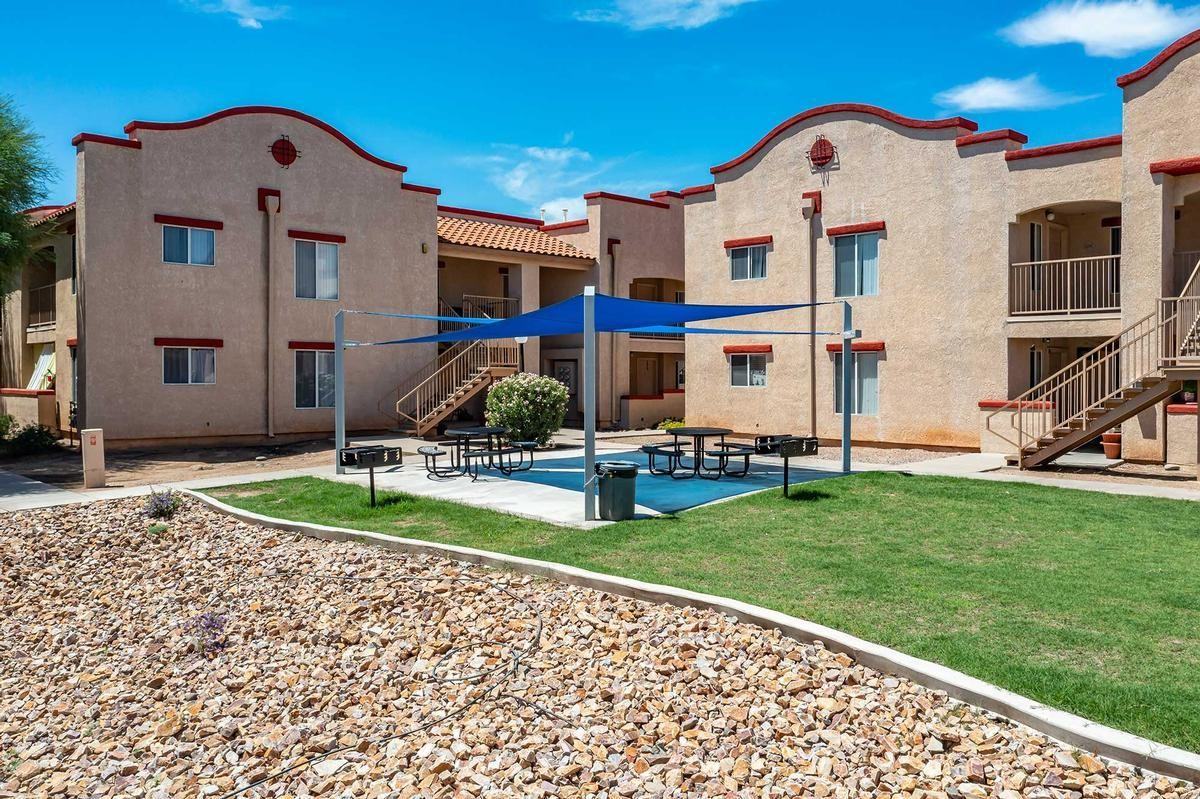 1091 W Beta St - Photo 2 of 11